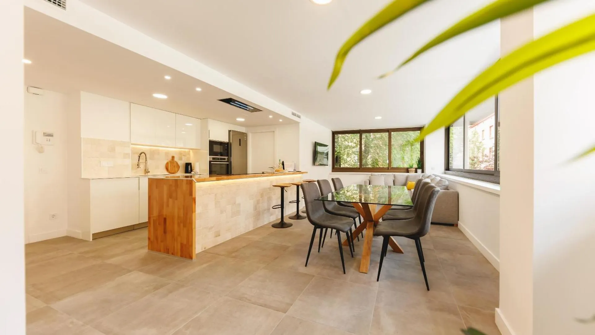 Bravissimo Turbau Entresol B, With 3 Bedrooms Girona Lejlighed