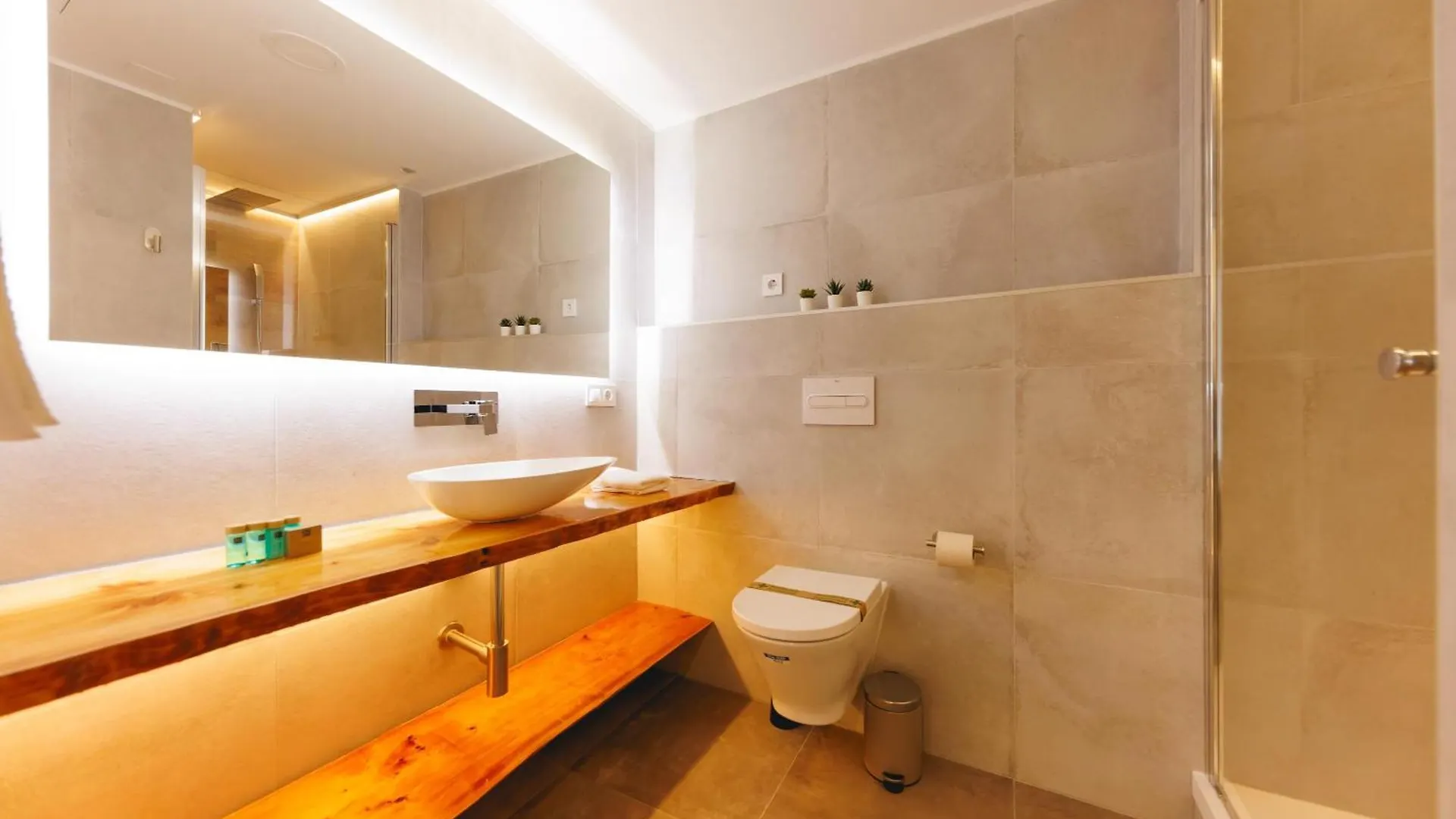 Bravissimo Turbau Entresol B, With 3 Bedrooms 赫罗纳 0*,